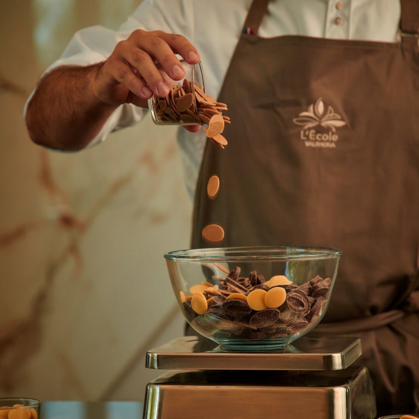 VALRHONA社のチョコレートナイフ 萌え断】切れ味スパッ！ボンボンショコラ専用の高級ナイフ使ってみた