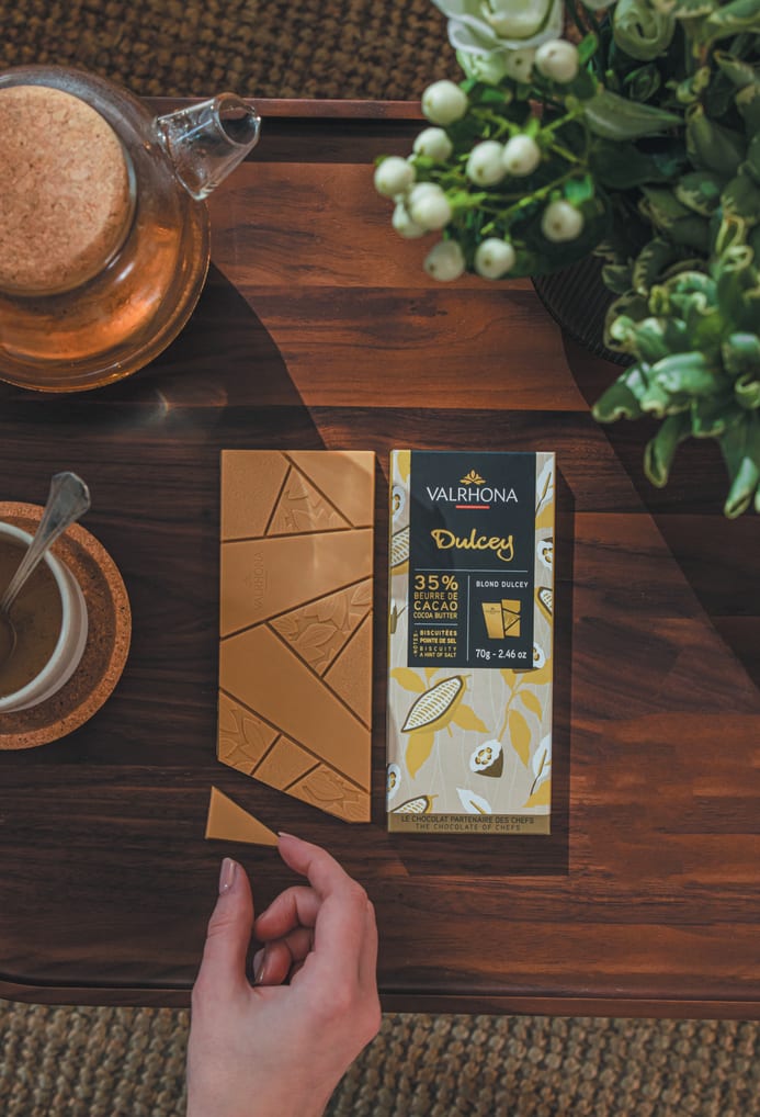 Valrhona Premium French Blonde Chocolate DULCEY 35% Cacao Tasting Bars -  Creamy, Caramel Cookie Flavor Notes. Easy Melt and Tempering. Creamy and