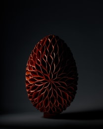 L'École Valrhona Paris unveils a Guanaja 70% chocolate egg to celebrate the 40th anniversary of this iconic couverture