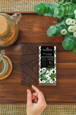 Valrhona's MANJARI 64% Dark Chocolate Single Origin Tasting Bar