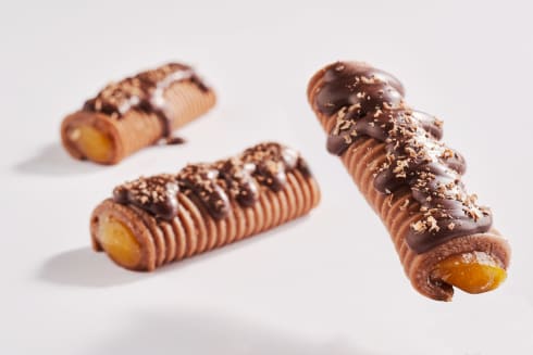 Huesos de santo, chocolate, albaricoque, pasión