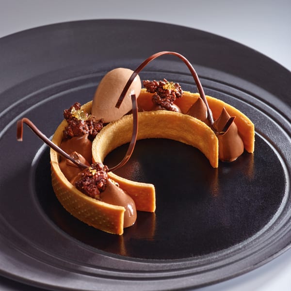 GUANAJA Crescent Tartlet | Valrhona