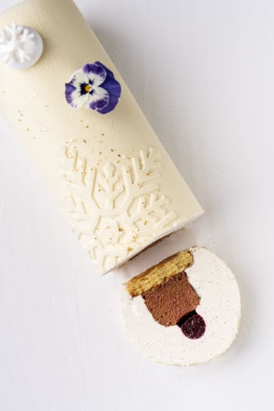 Ivoire & Blackcurrant Snowflake Yule Log by Chef Nicolas Guercio from Le Lutetia