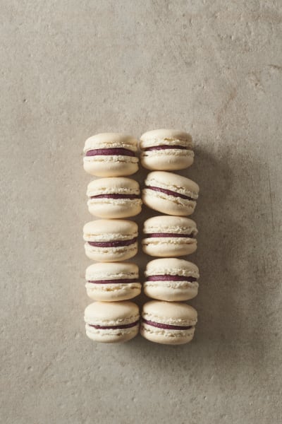 Ivoire Blackurrant Macaron | Valrhona Chocolate