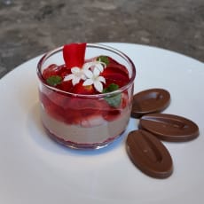 ヴィーガンチョコレートクリーム  ローズとベリーのジュレ