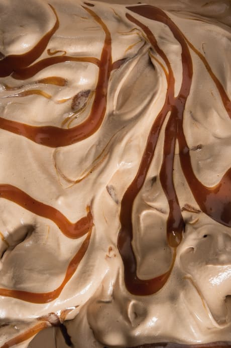 cr&egrave;me glac&eacute;e coulis caramel