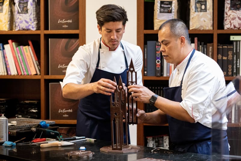 Réalisation de la flèche de la Sainte-Chapelle en chocolat