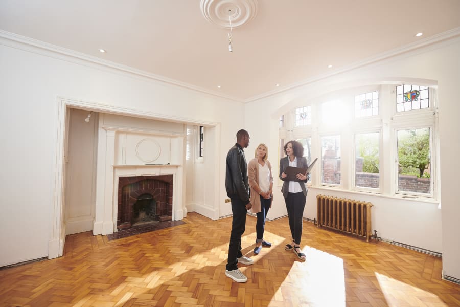 homebuyers looking at homes