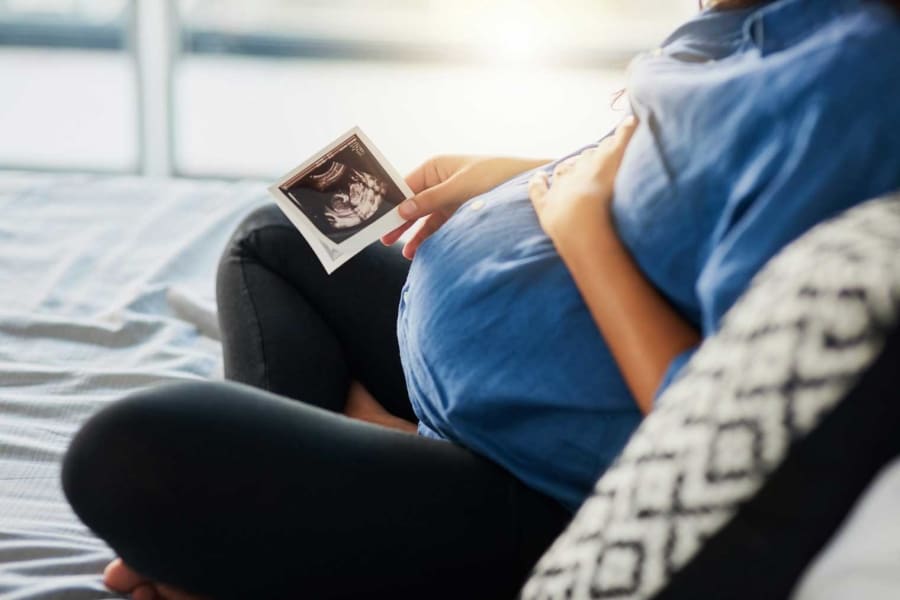 expecting mom holding sonogram