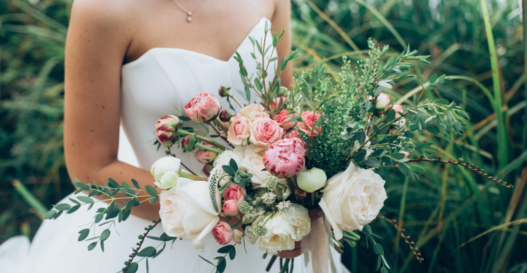 Average Cost of Wedding Flowers - ValuePenguin