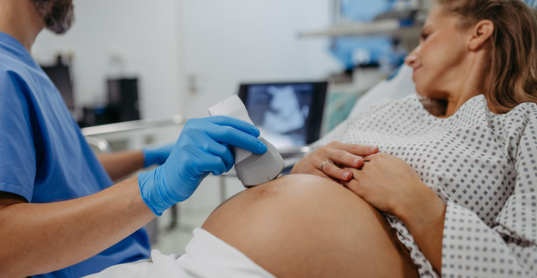 Pregnant woman seeing her doctor
