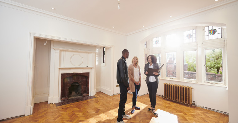 homebuyers looking at homes
