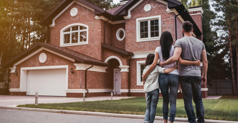 Family of new homeowners