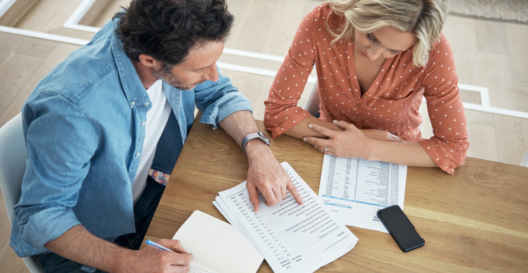 couple buying life insurance