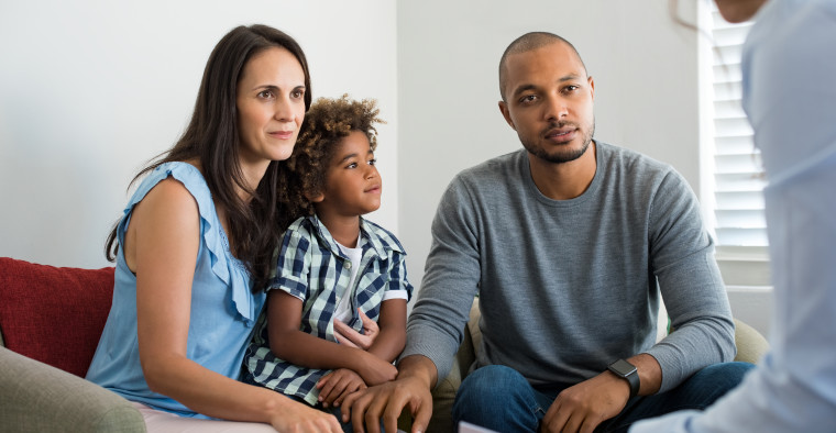 family talking to agent