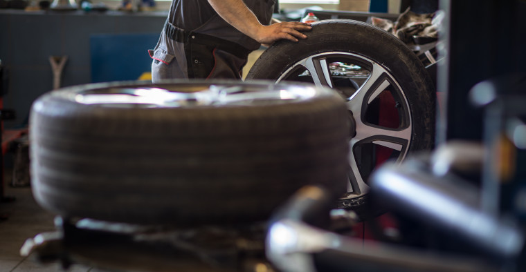 Tire and auto garage