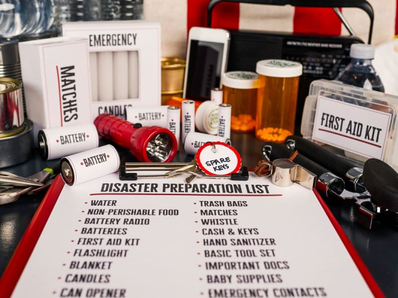 Best Emergency Preparedness Kit Items 2022 - Emergency Kit List