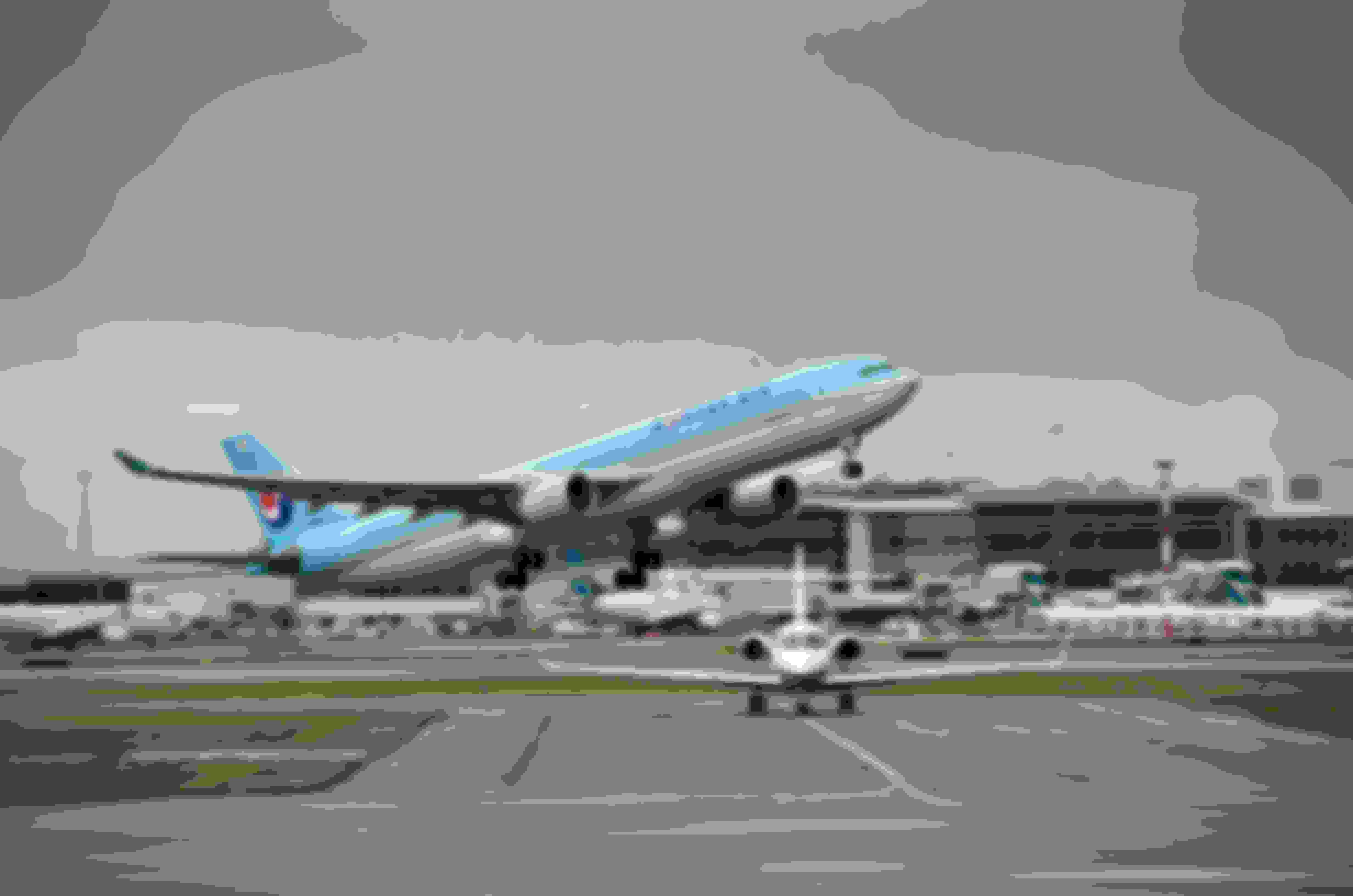 image of Korean Air passenger jet taking off