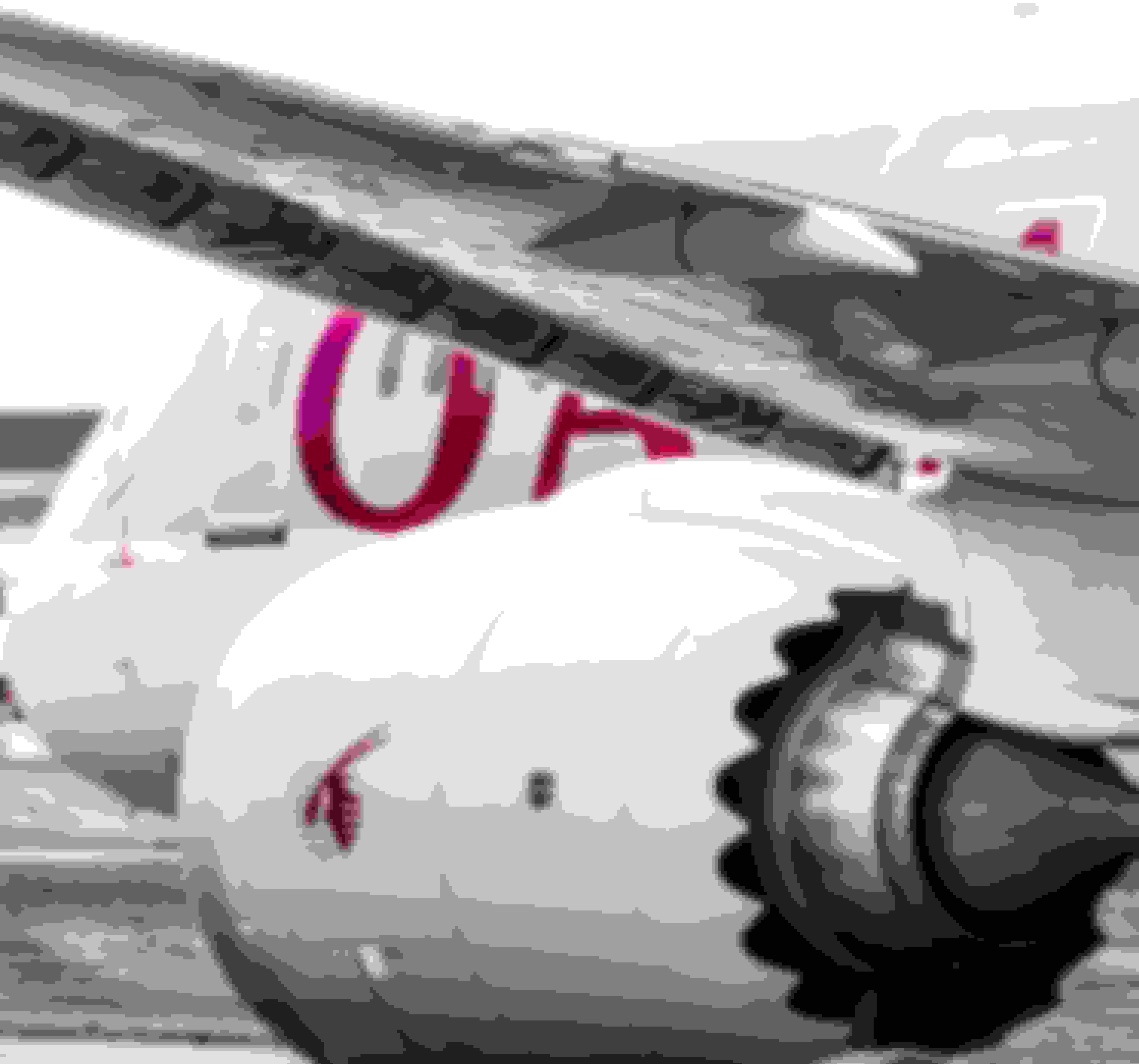 image of a Qatar Airways passenger jet’s engine