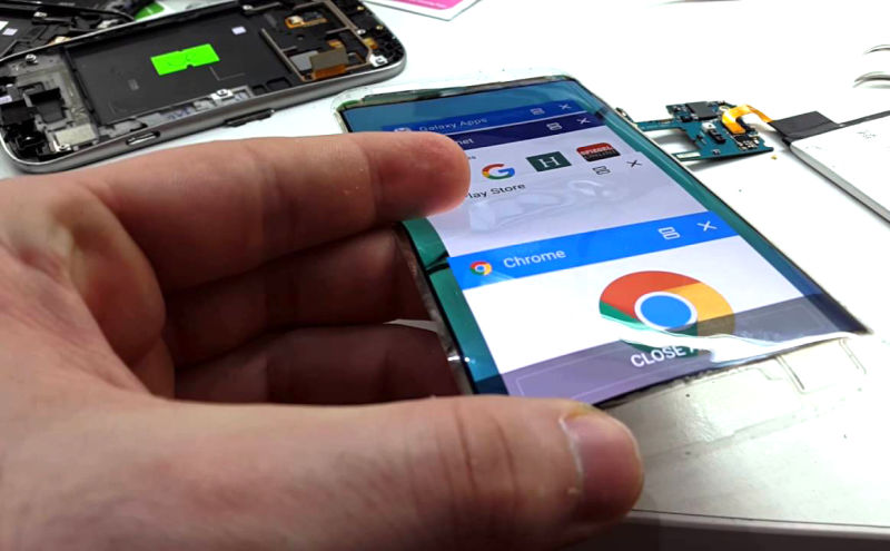 Reapirs on Wheels Technician Replacing Samsung Screen Reapirs on Wheels Technician Replacing Samsung Screen