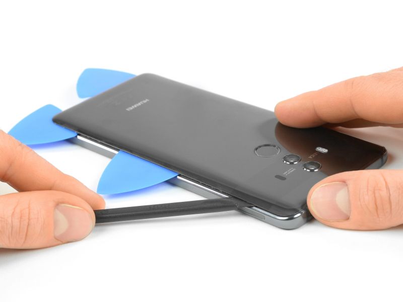 Reapirs on Wheels Technician Replacing Huawei Screen Reapirs on Wheels Technician Replacing Huawei Screen