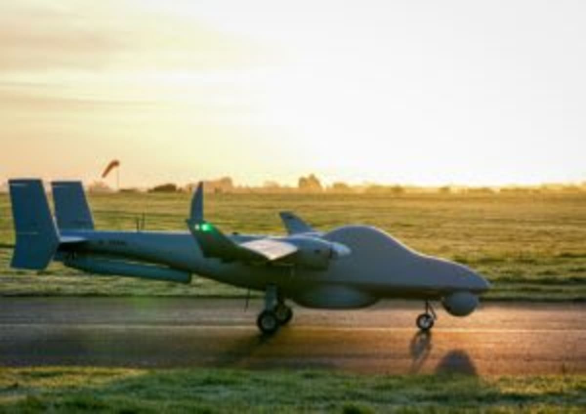 Велика Британія купує випробувані в Україні розвідувальні БпЛА AR5 від Tekever