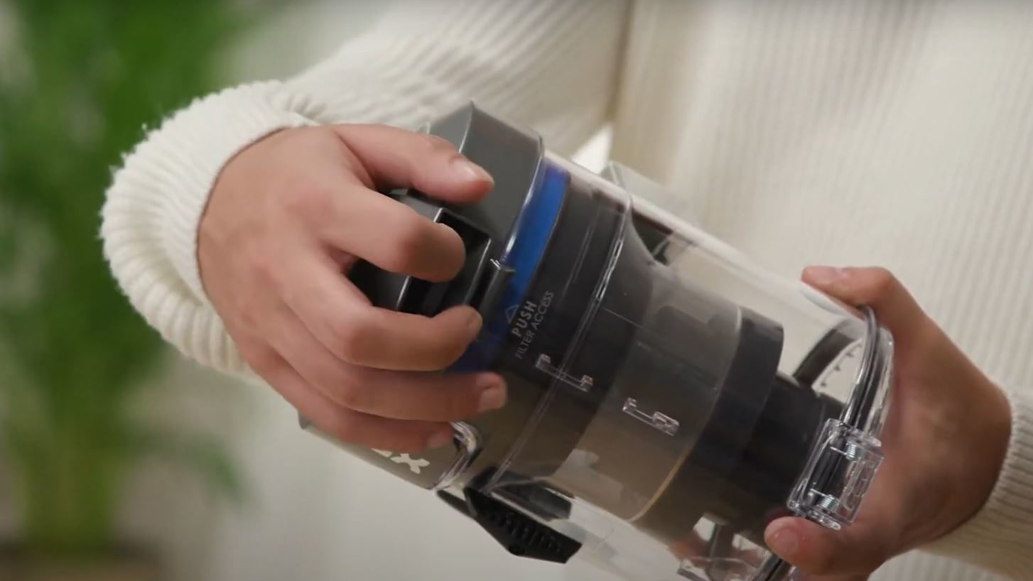 Pull to open dirt container lid