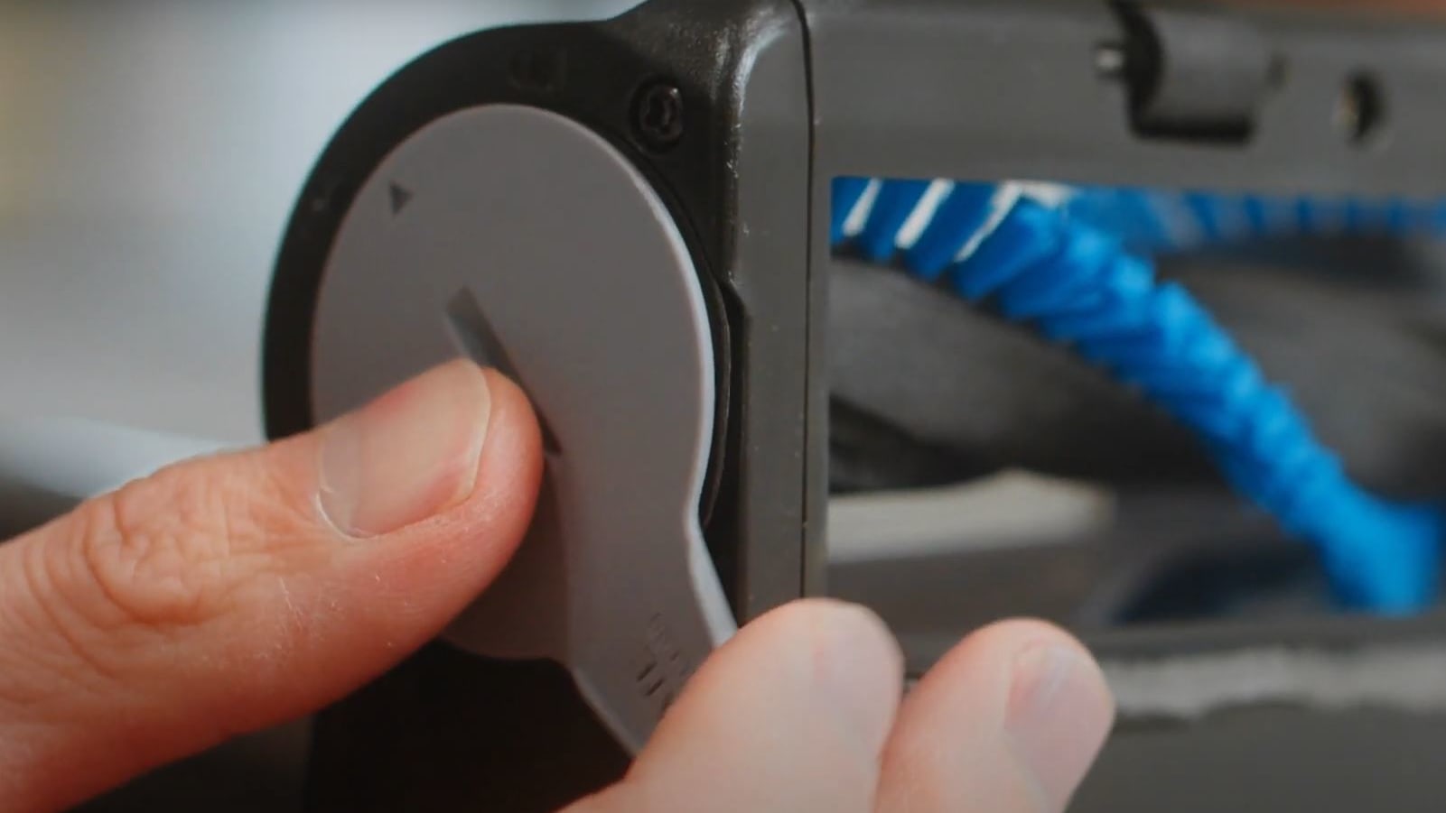 Lock brushbar