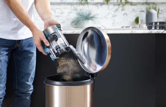 Easy empty removable bin