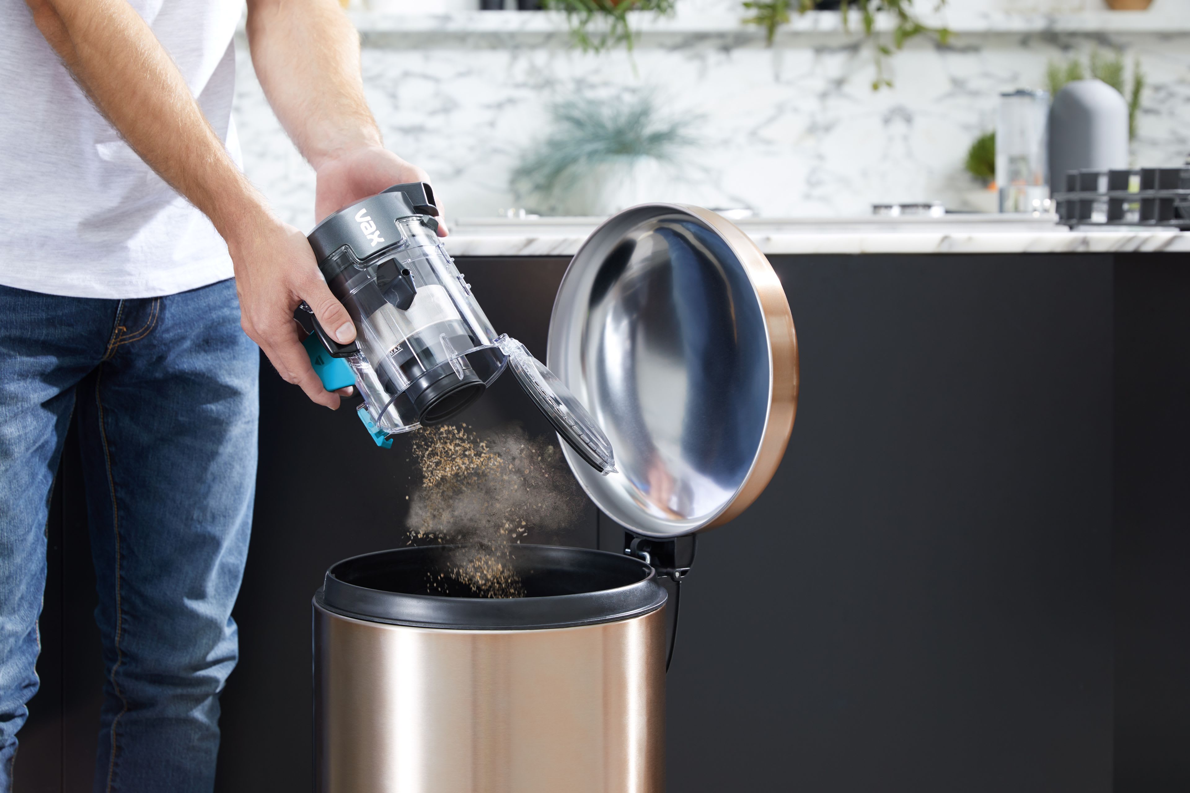 VAX Blade 4 Pet Easy empty removable bin