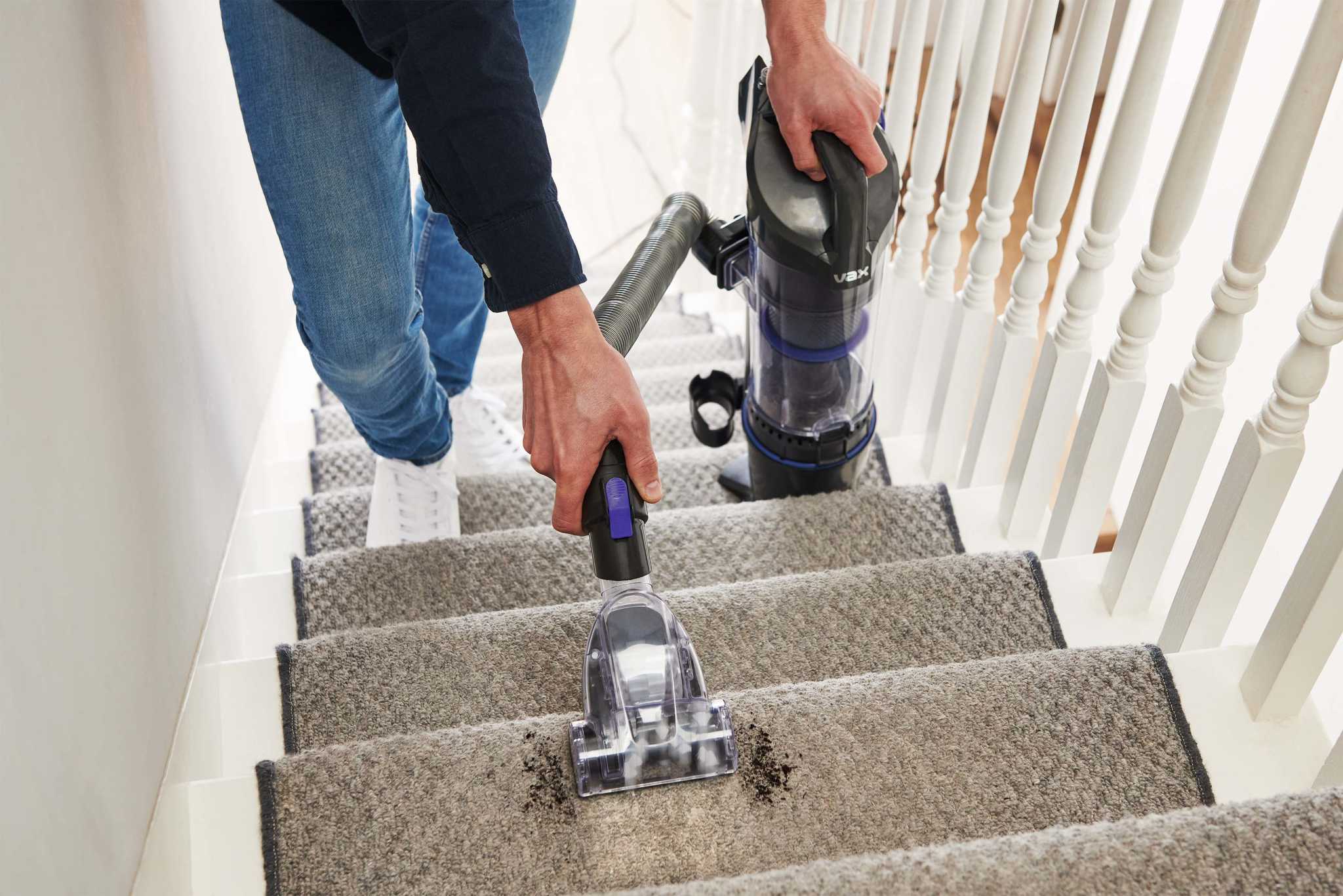 AA - HomePro Web Updates/AAA - New PDP Gallery Content/Cordless Vacuum Cleaners/Air Lift 2 Pet Plus/VAX_Air_Lift_2_Pet_PLUS_-_Lift-Out_Mode_Cleaning_Stairs