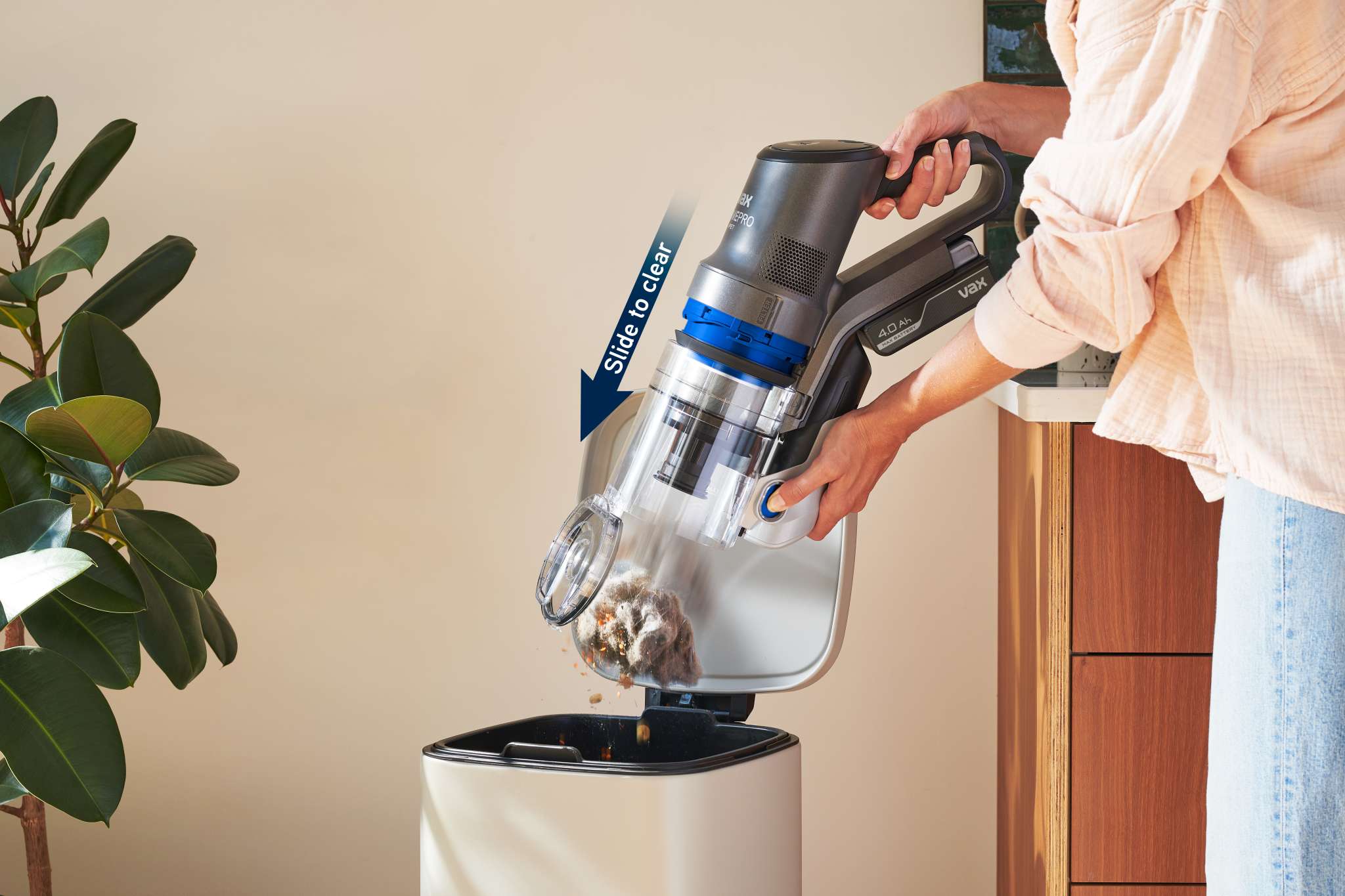 AA - HomePro Web Updates/AAA - New PDP Gallery Content/Cordless Vacuum Cleaners/HomePro Pet/VAX_HomePro_Pet_-_Easy_Bin_Empty_B