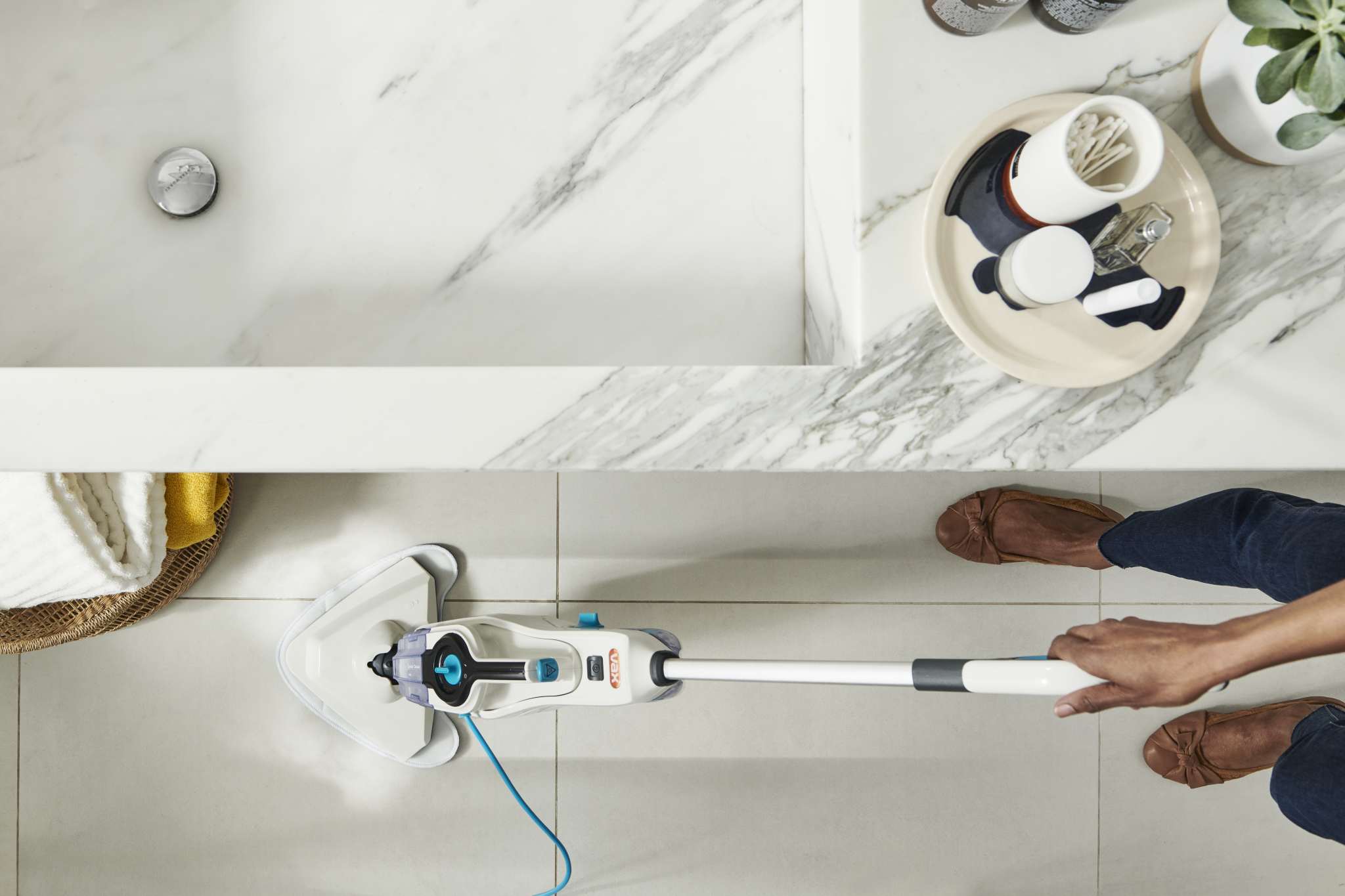 AA - HomePro Web Updates/AAA - New PDP Gallery Content/HardFloor Cleaners/Steam Fresh Combi Classic/VAX_Steam_Fresh_Combi_Classic_-_Bathroom_Overhead_-_High_Res
