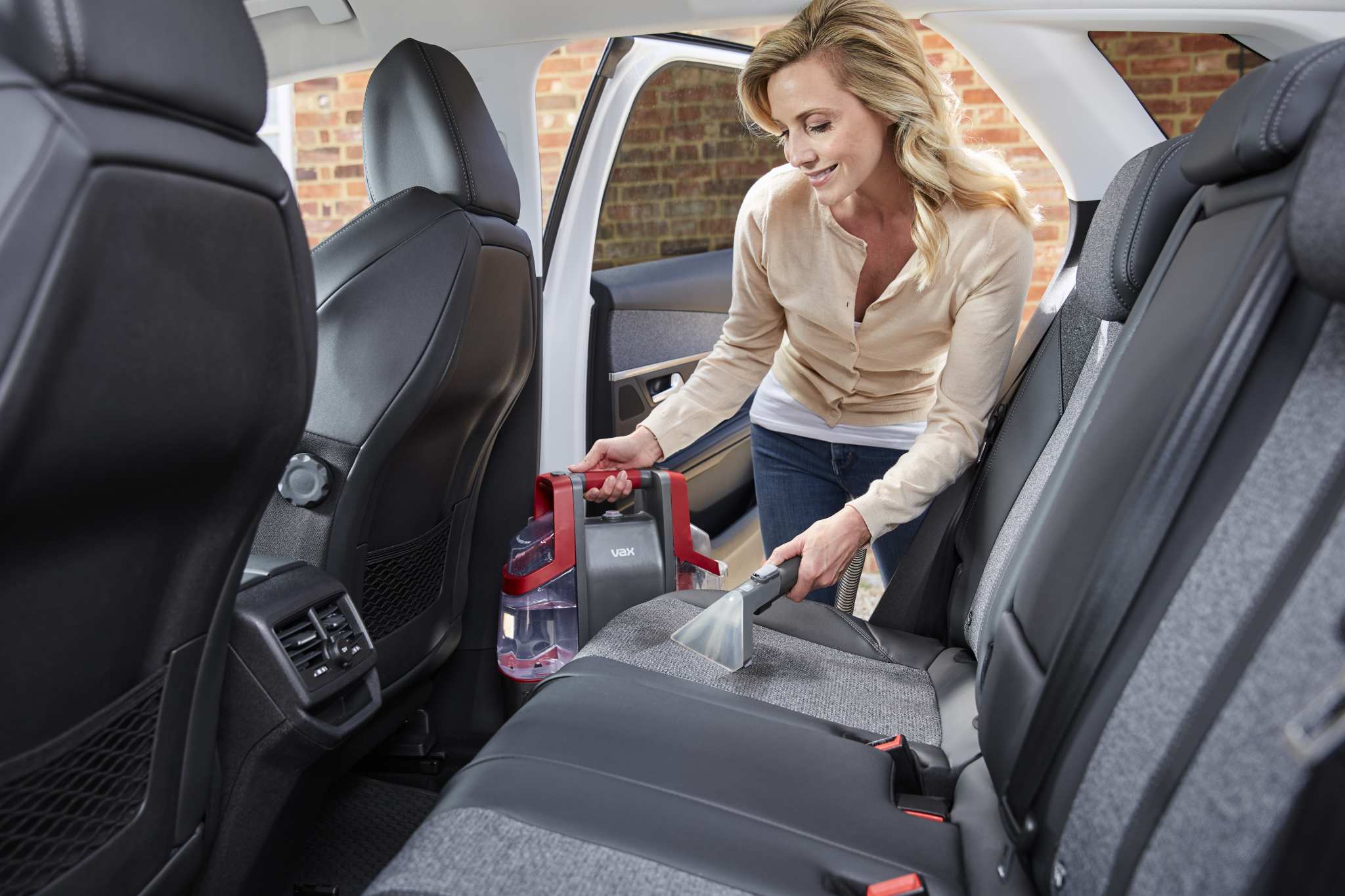 AA - HomePro Web Updates/AAA - New PDP Gallery Content/SpotWash/SpotWash - Red/VAX_SpotWash_-_Car_Cleaning_1