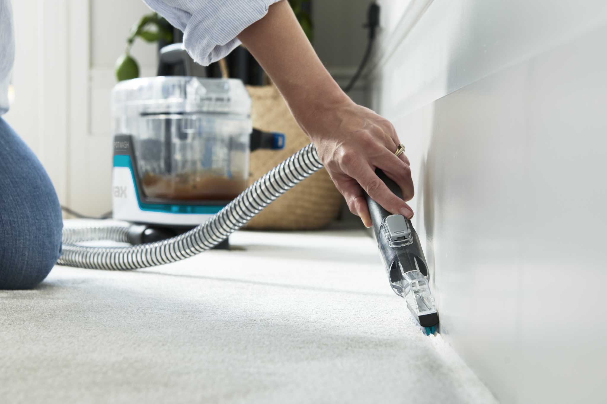 AA - HomePro Web Updates/AAA - New PDP Gallery Content/SpotWash/SpotWash Home Pet-Design/VAX_SpotWash_Home_Pet-Design_-_Crevice_Tool_A