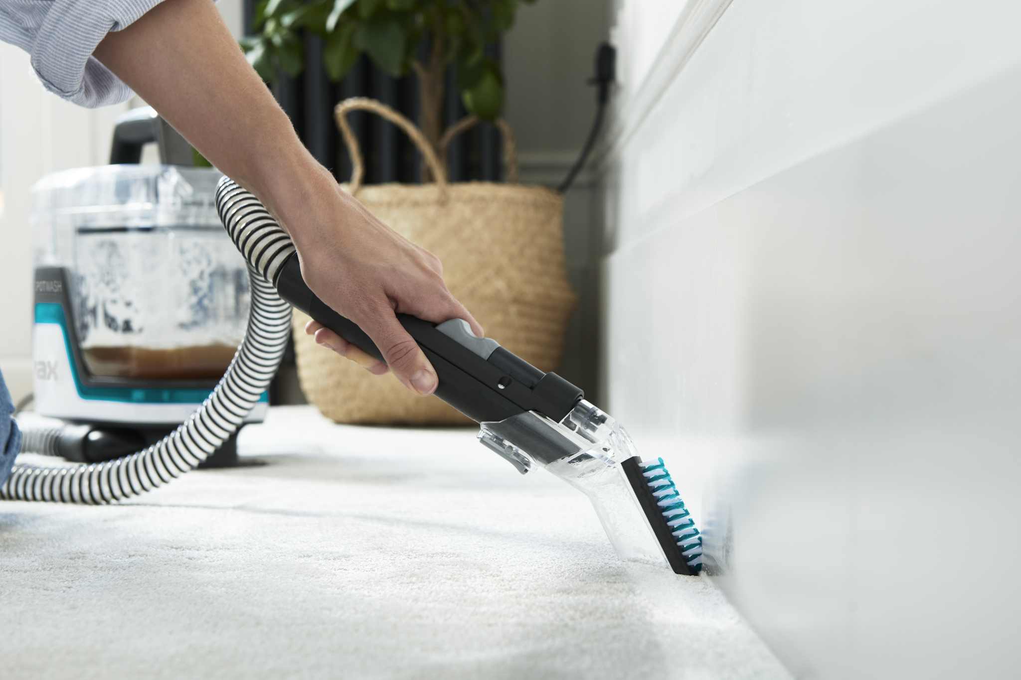 AA - HomePro Web Updates/AAA - New PDP Gallery Content/SpotWash/SpotWash Home Pet-Design/VAX_SpotWash_Home_Pet-Design_-_Crevice_Tool_B