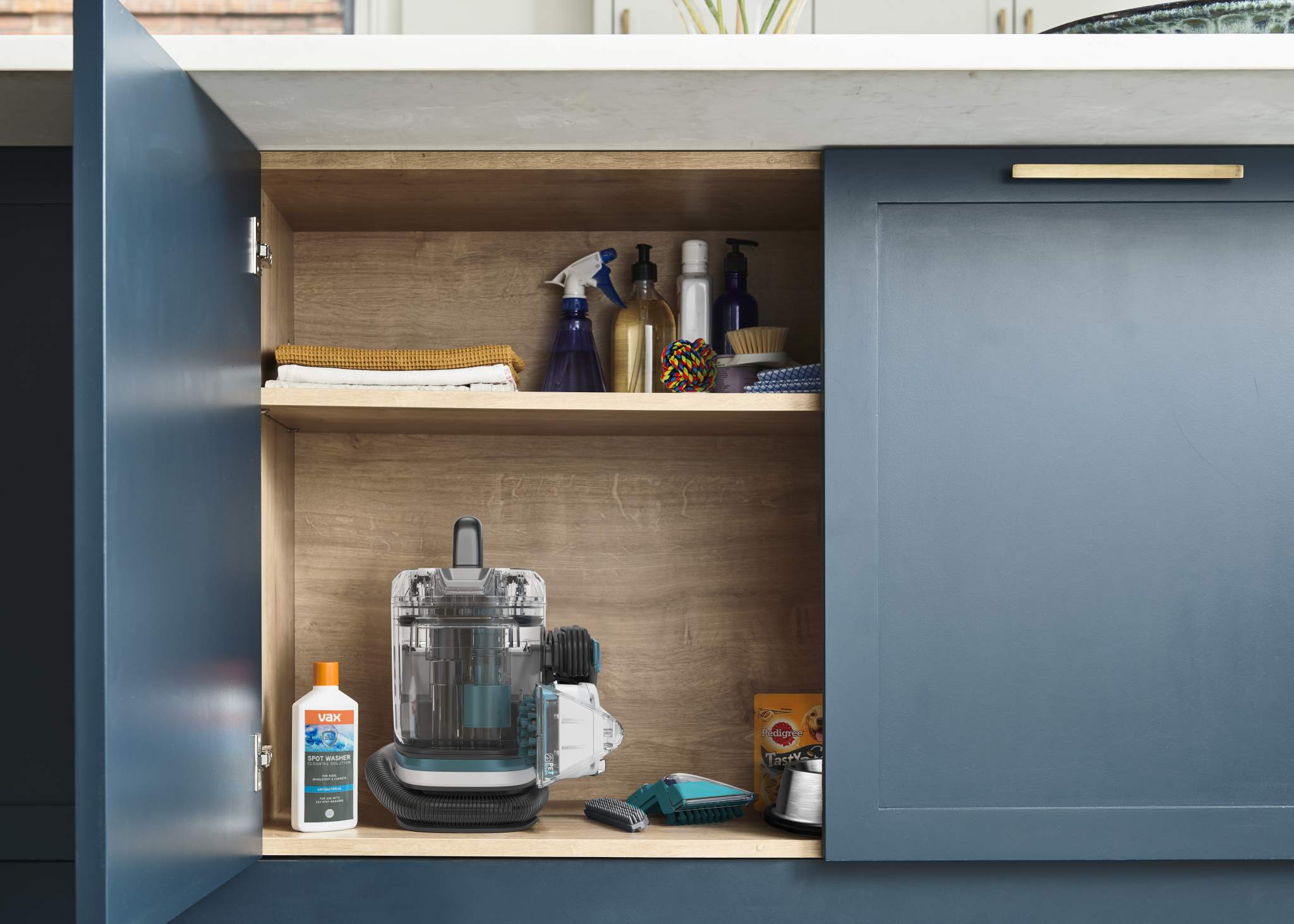 AA - HomePro Web Updates/AAA - New PDP Gallery Content/SpotWash/SpotWash Home Pet-Design/VAX_SpotWash_Home_Pet-Design_-_Kitchen_Cupboard