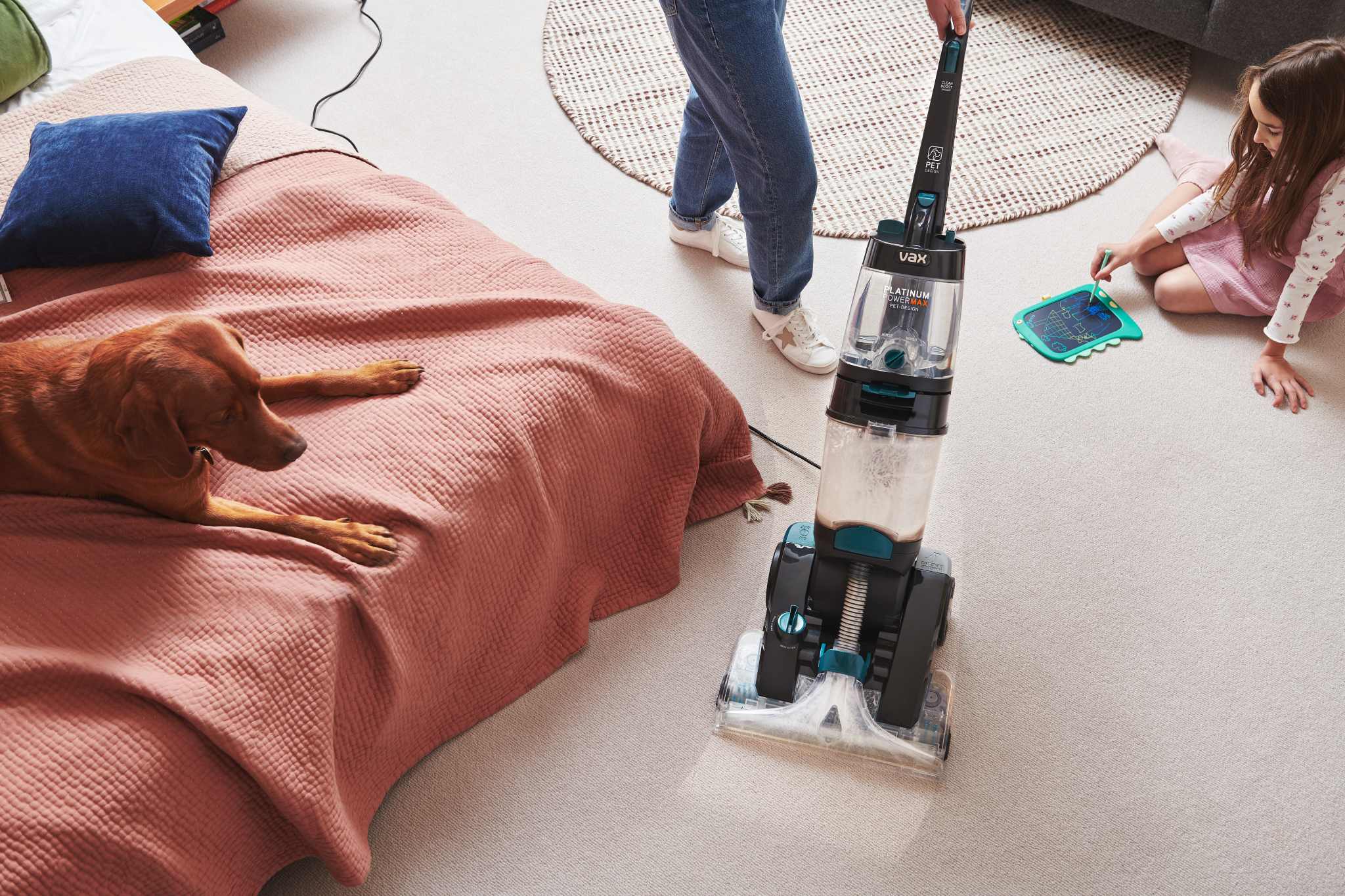 VAX Platinum Power Max Pet-Design manoeuvring around corners 