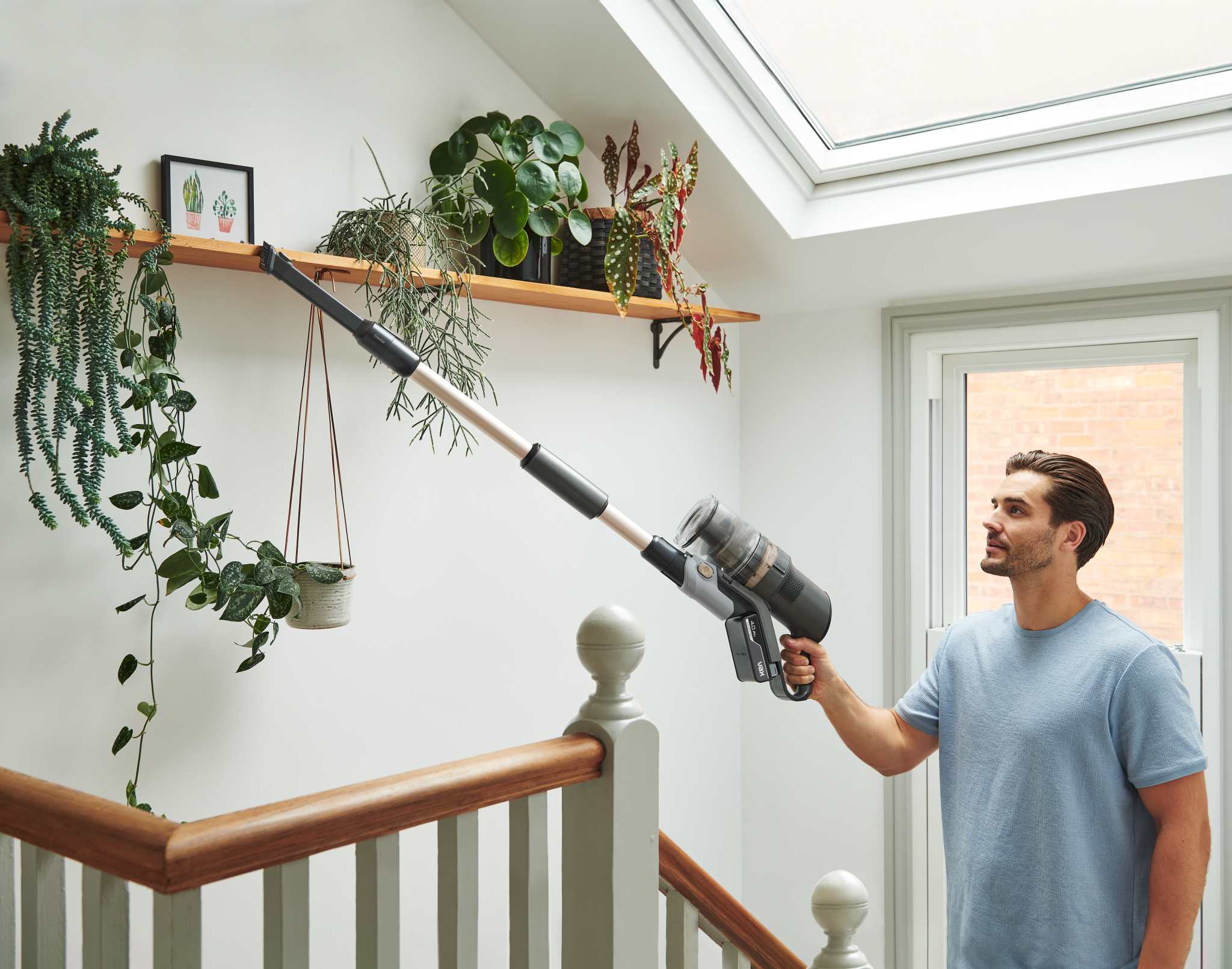 AAAA - HomePro New Product Gallery/HomePro Plus/VAX_HomePro_Plus_-_Reach_Up_High