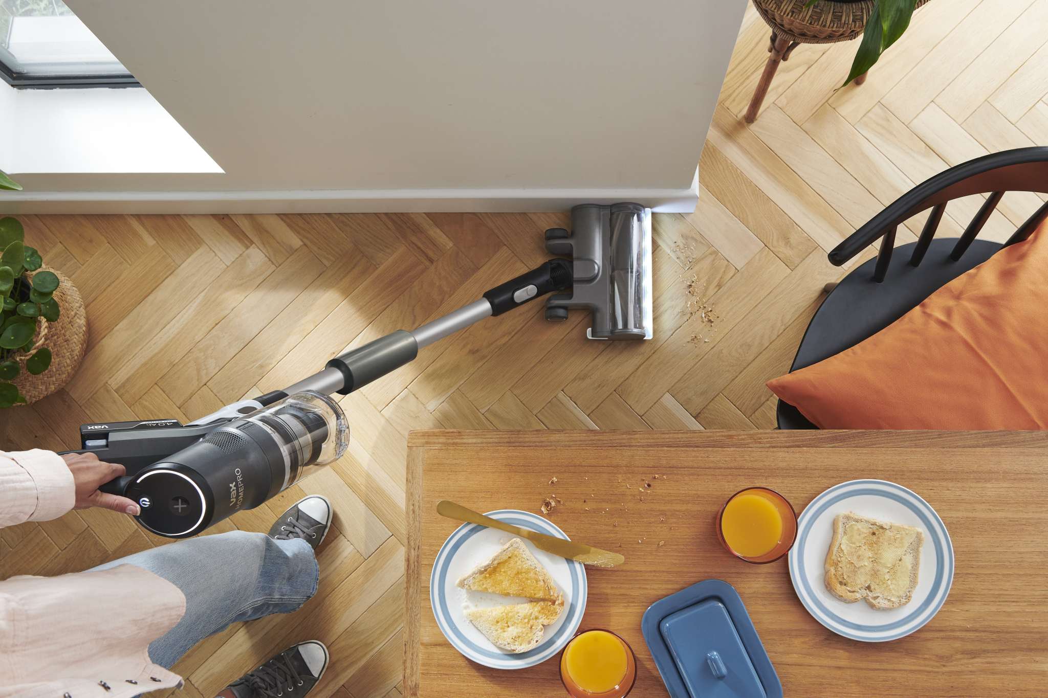 AAAA - HomePro New Product Gallery/HomePro/VAX_HomePro_-_Lightweight_Easy_to_Manoeuvre_Straight_Pole