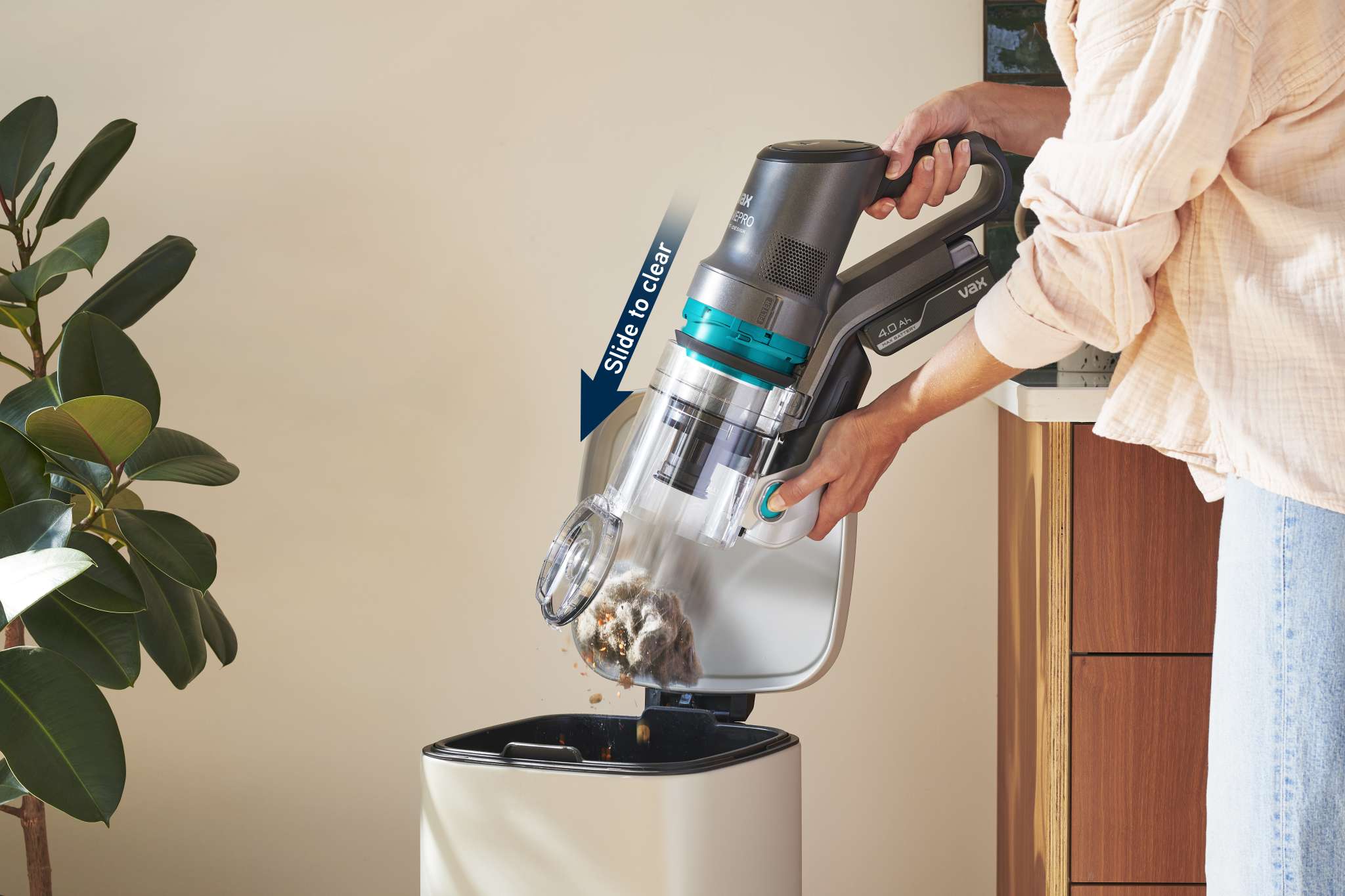 AA - HomePro Web Updates/AAA - New PDP Gallery Content/Cordless Vacuum Cleaners/HomePro Pet-Design/VAX_HomePro_Pet-Design_-_Easy_Bin_Empty_B