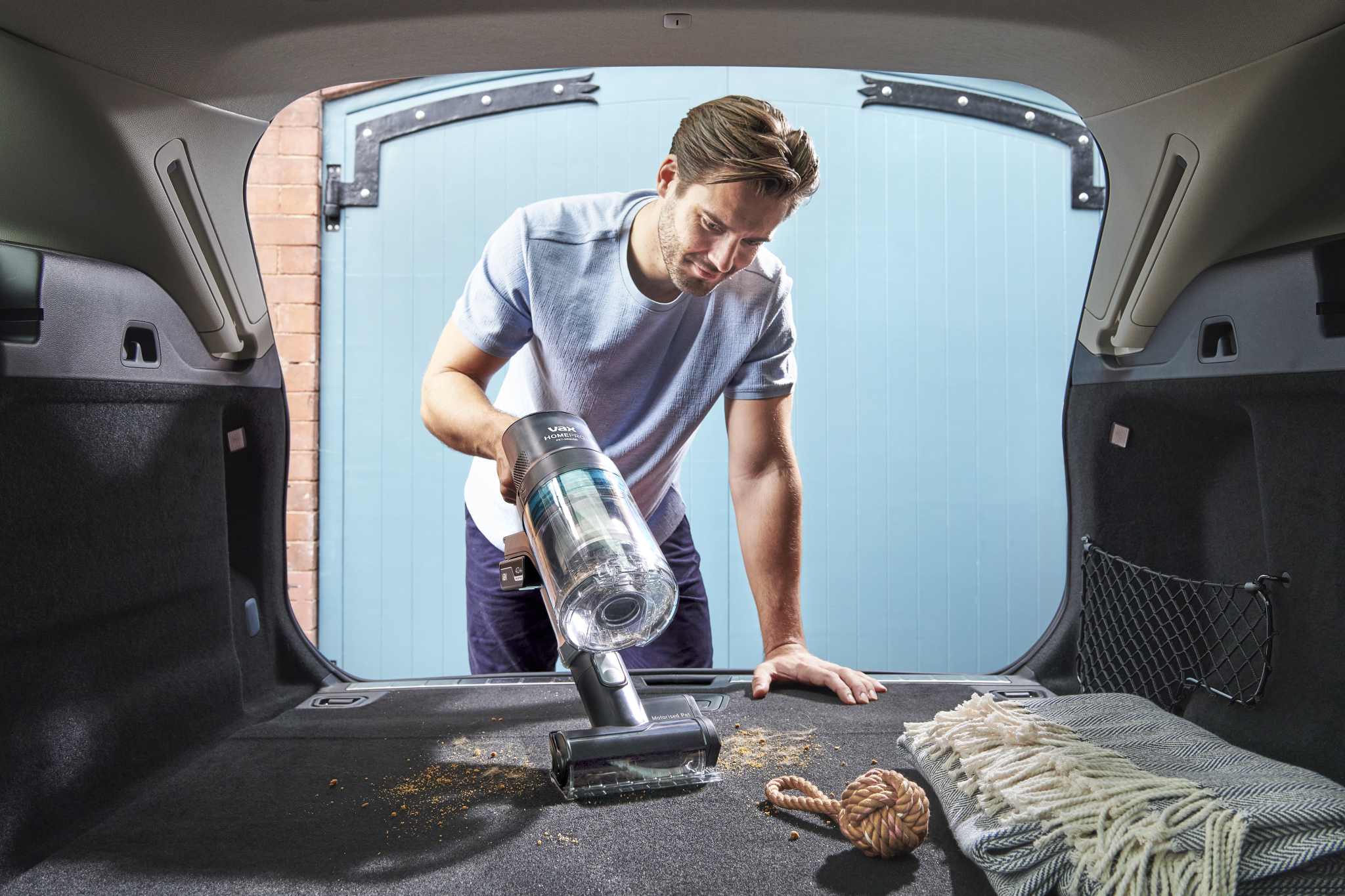 AA - HomePro Web Updates/AAA - New PDP Gallery Content/Cordless Vacuum Cleaners/HomePro Pet-Design/VAX_HomePro_Pet-Design_-_Mini_Motorised_Pet_Tool_MMT_Cleaning_Car_boot