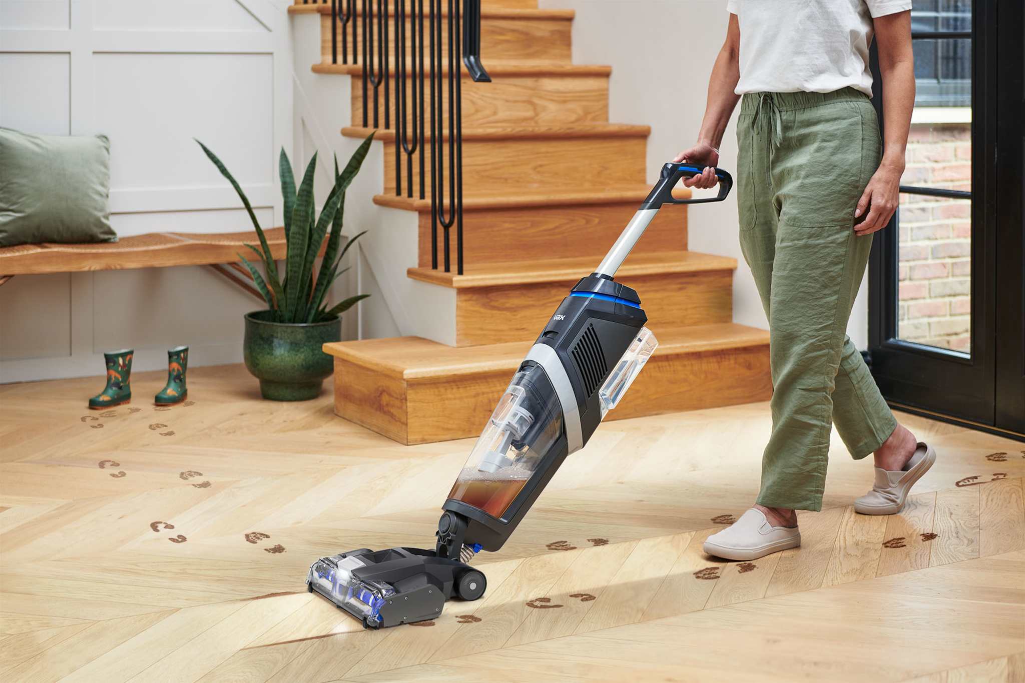 AA - HomePro Web Updates/AAA - New PDP Gallery Content/HardFloor Cleaners/Glide 2/VAX_Glide_2_-_Reasuringly_Hygienic_Hallway