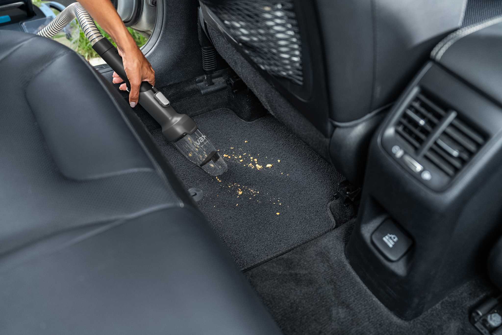 AA - HomePro Web Updates/AAA - New PDP Gallery Content/SpotWash/SpotWash Max Pet-Design + Car/VAX_SpotWash_Max_Pet-Design_-_DryDebrisTool_Car_Floor_Mat