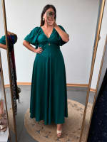 Vestido verde escote cruzado mangas globo al codo