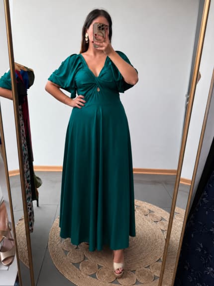 Vestido verde escote cruzado mangas globo al codo