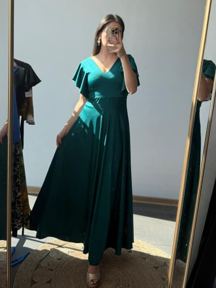 Vestido verde escote en V con mangas cortas y espalda en V