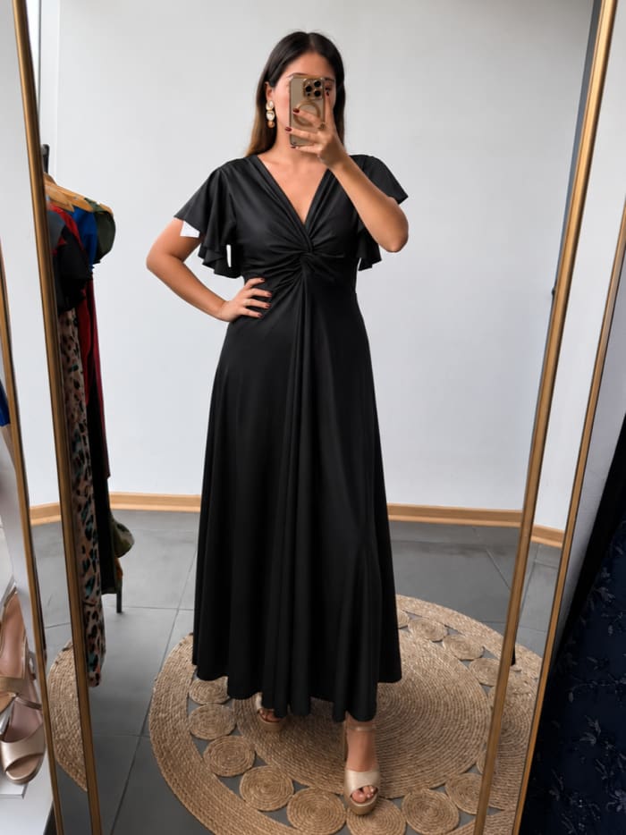 Vestido negro escote cruzado en V mangas cortas