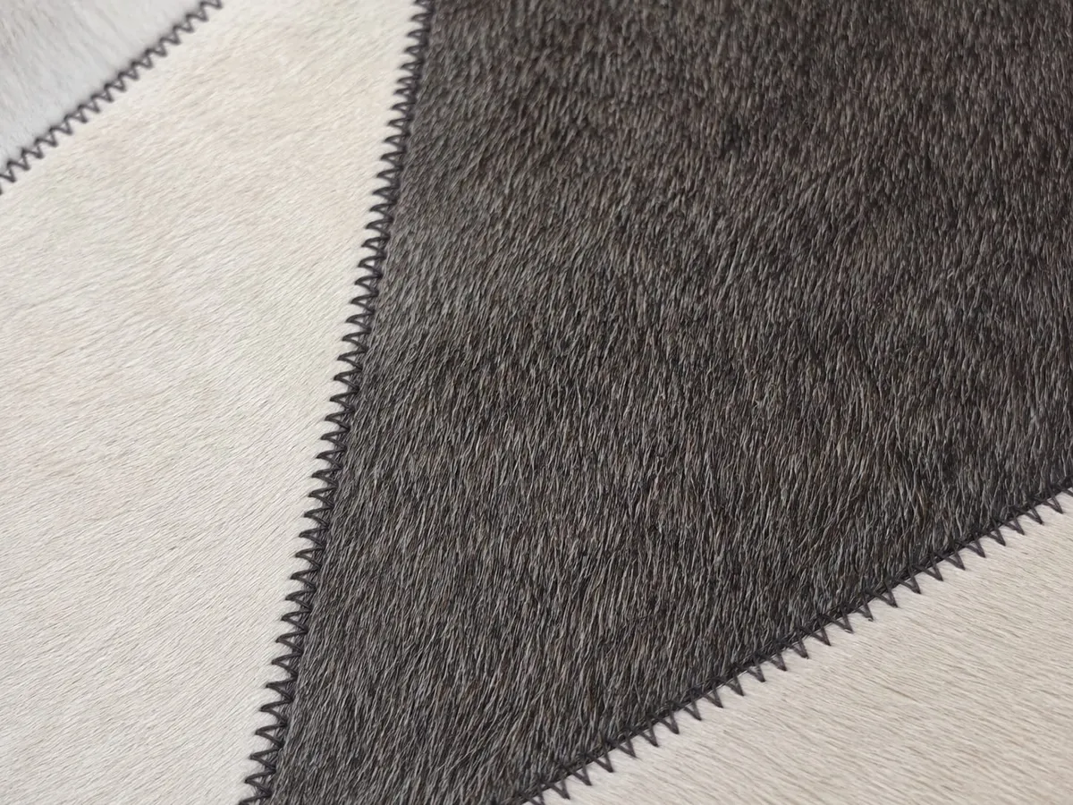 Round Genuine Leather Rug with Modern Geometric Star Design in Black & Ivory – Handmade