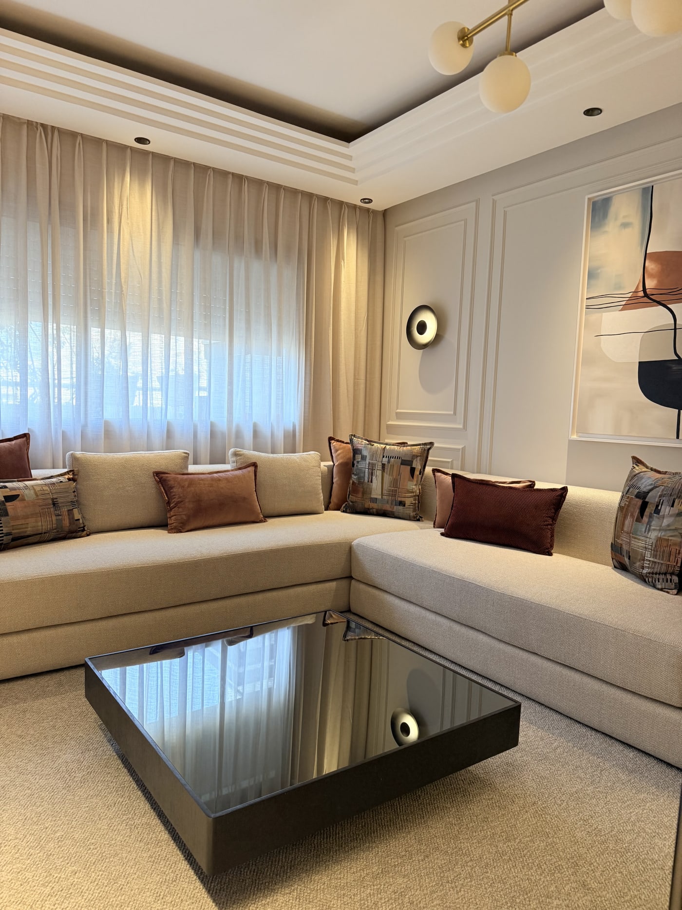 Salon moderne sur mesure par YASMINA HOME — réalisation 4